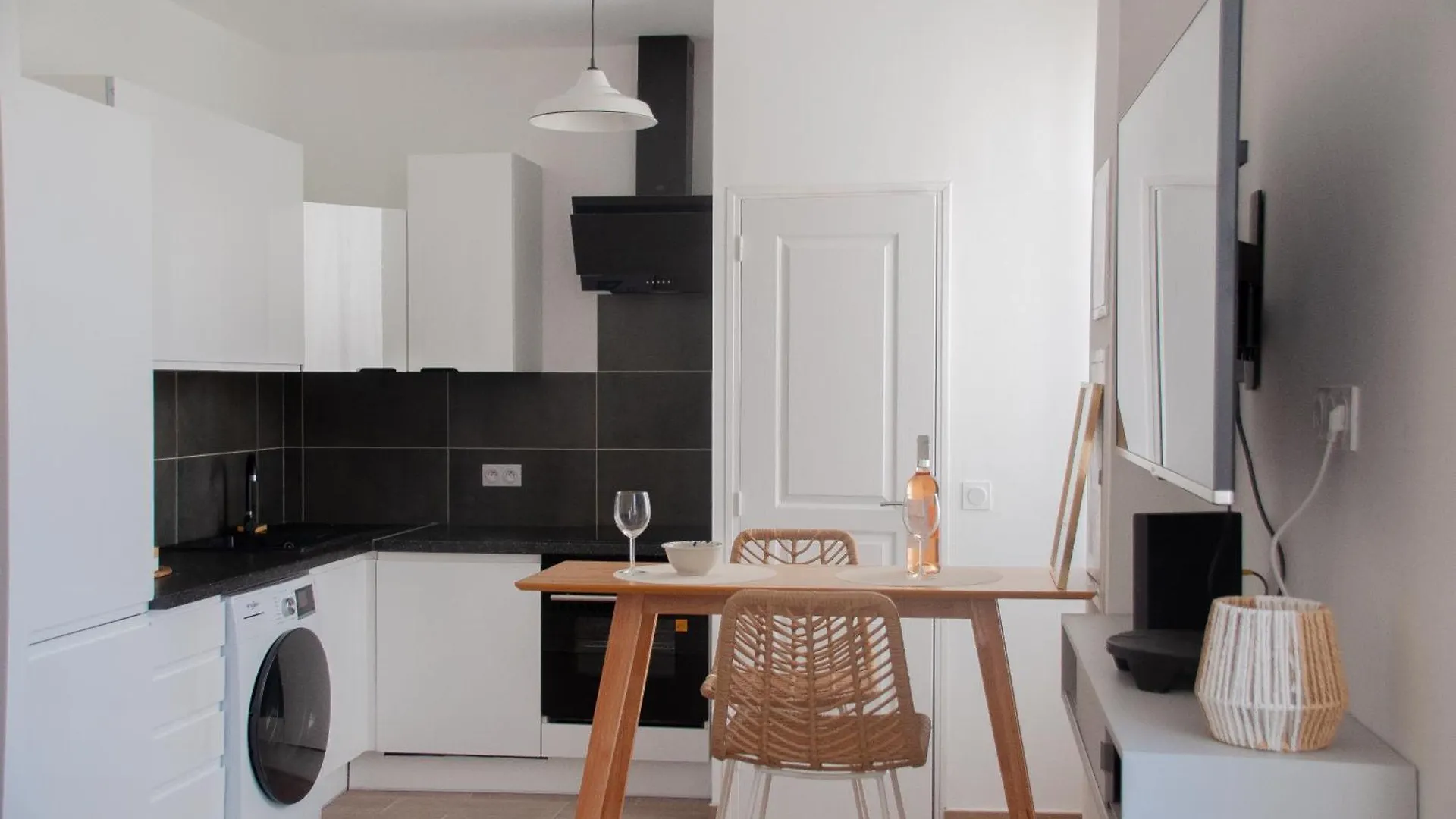 Bandol - Appartement Corneille 0*,
